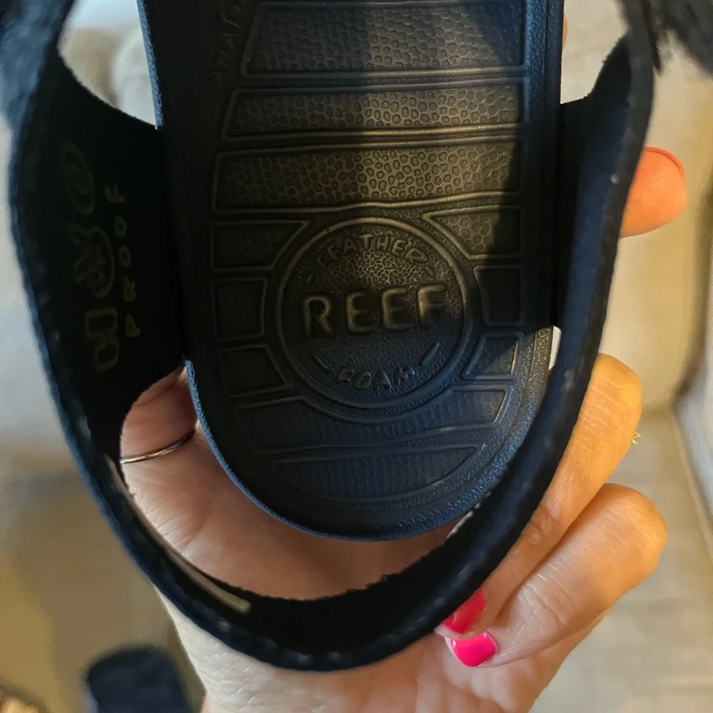 Reef Boys Two Tone Blue Adventure Sandals. Size 3.